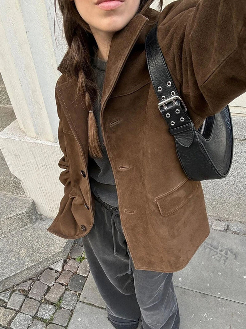 Merle | Klassischer Blazer aus Wildlederimitat in Braun